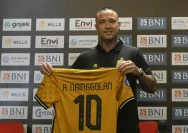 Radja Nainggolan saat mengenakan seragam Bhayangkara FC