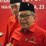 Sekretaris Jenderal PDIP Hasto Kristiyanto memberikan keterangan kepada wartawan terkait isu politik nasional.