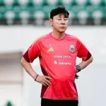Skuad Persija Jakarta merayakan kemenangan di lapangan hijau