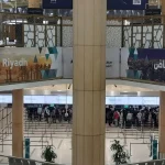 Suasana Bandara Internasional King Khalid Riyadh yang sepi akibat penangguhan penerbangan.