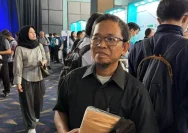 Suasana bursa kerja di Jakarta yang dipadati oleh para pencari kerja