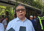 Suasana kegiatan politik di kompleks parlemen