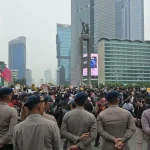 Suasana massa aksi yang berkumpul di kawasan Bundaran Hotel Indonesia Jakarta Pusat untuk menyampaikan aspirasi.