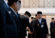Wakil Gubernur Sumatera Utara Surya saat melantik 188 pejabat baru di Aula Raja Inal Siregar Kantor Gubernur Sumut